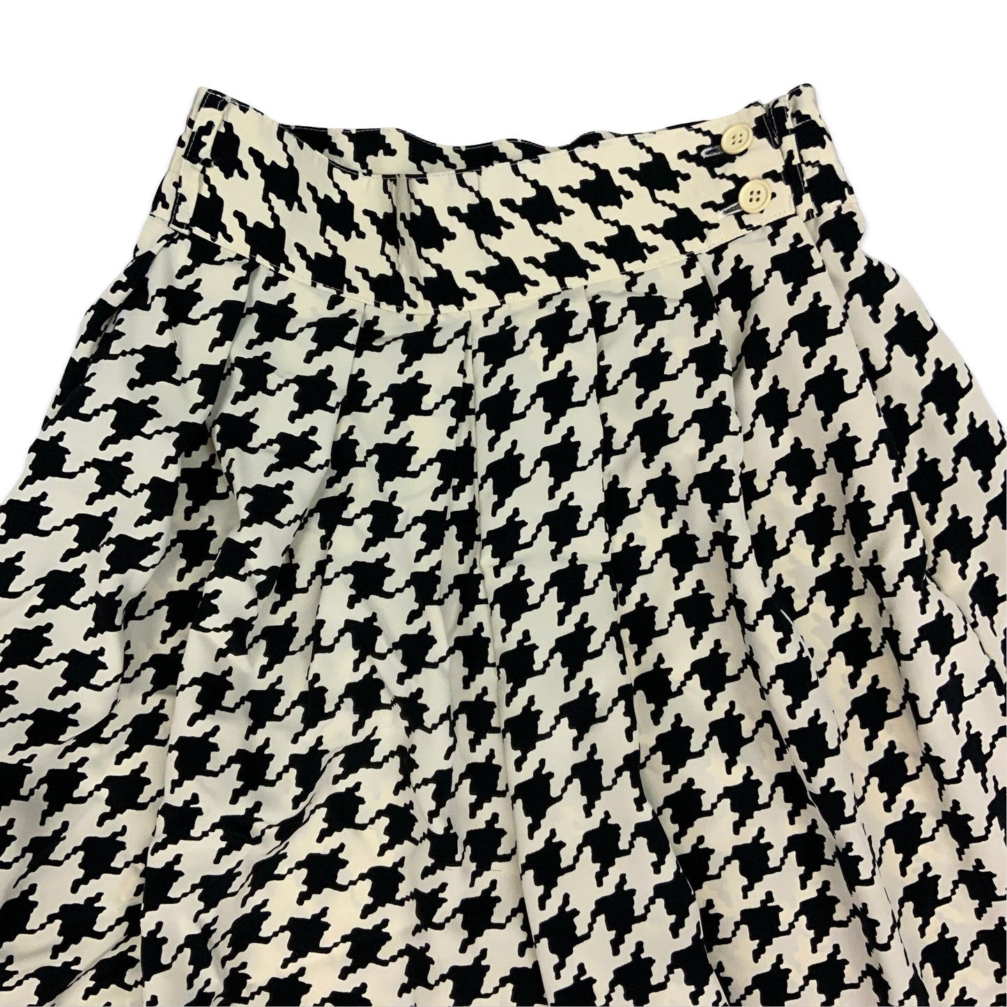 Vintage Black & White Houndstooth Pleated Shorts 8