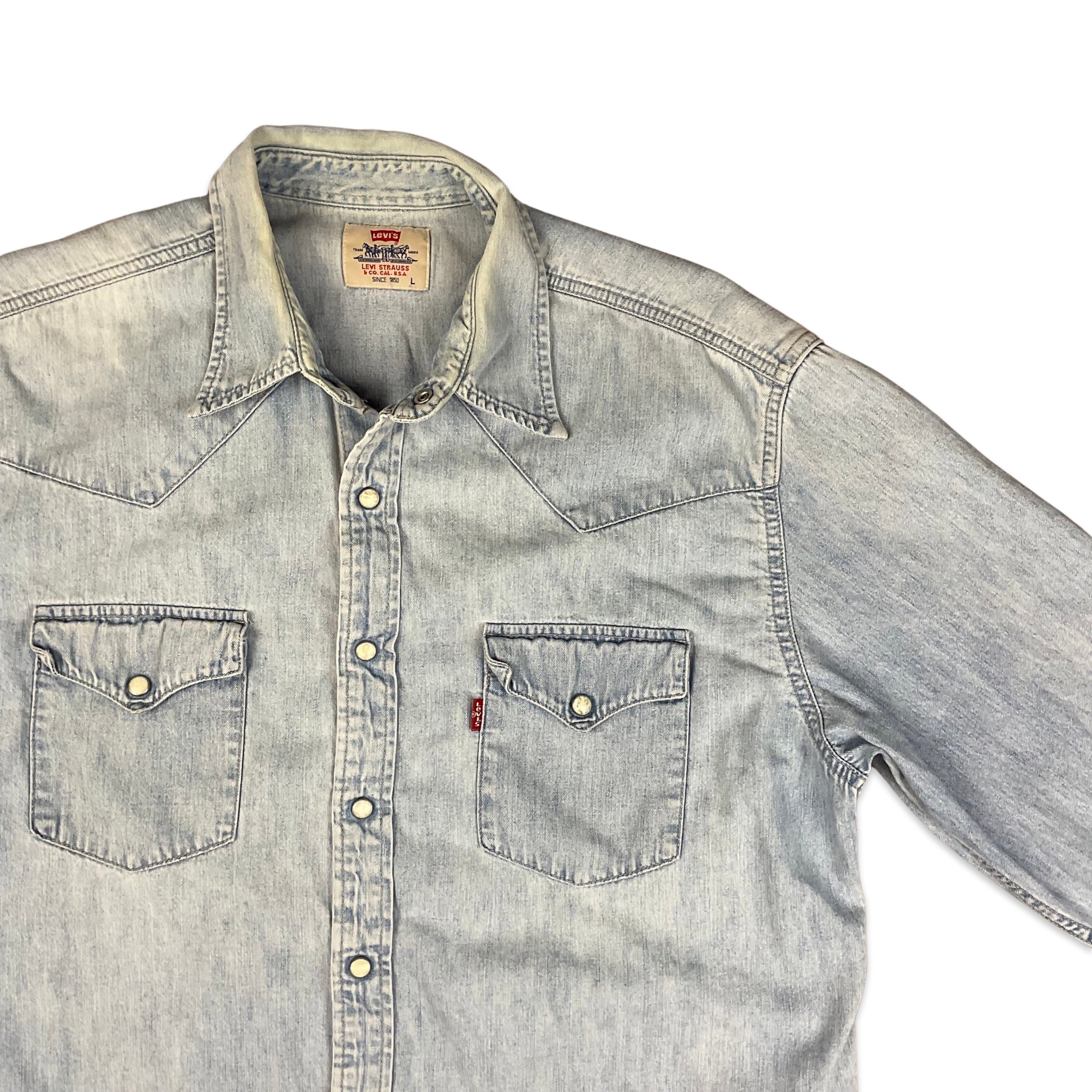 Vintage Levi s Light Blue Denim Shirt M L